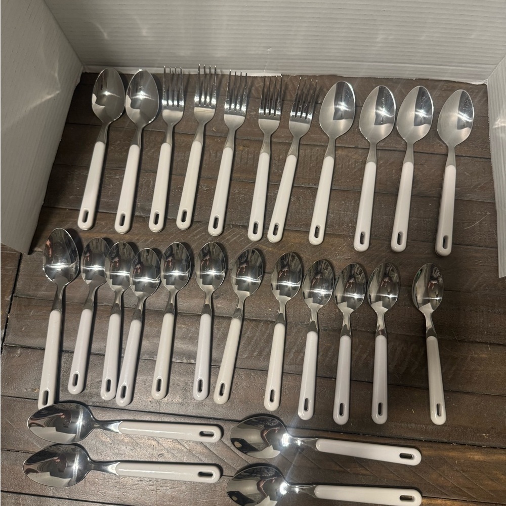 Stainless Thailand Place Set white plastic slotted handle
